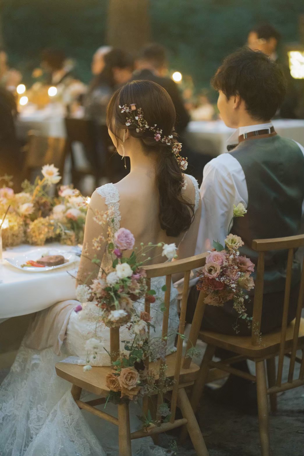 カラードレスを着た花嫁